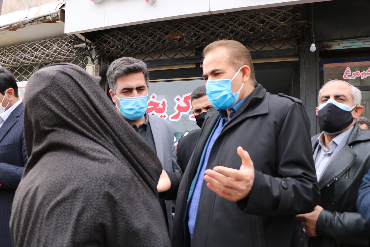 تلاش میدانی استاندار زنجان برای رفع مشکل تامین مرغ 