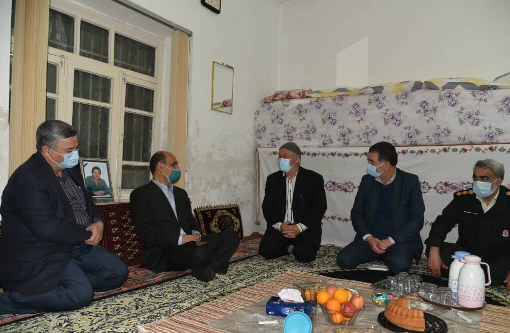 استاندار گلستان از خانواده شهدای خدمت سیل گمیشان دلجویی کرد