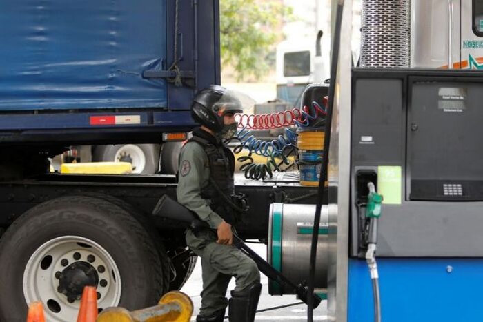 بحران کمبود سوخت در ونزوئلا در پی ادامه تحریم های آمریکا