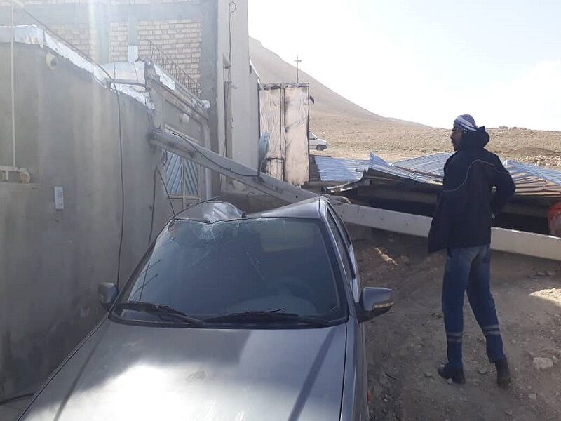 سنندج - ایرنا - مدیر شبکه توزیع برق شهرستان بیجار گفت: به علت وزش تند باد...