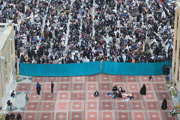 Le sanctuaire de l'Imam Reza à Machhad accueille le festival Nowruz
