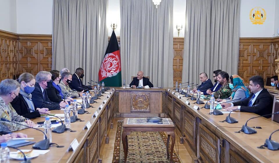 وزیر دفاع آمریکا در کابل با اشرف غنی دیدار کرد