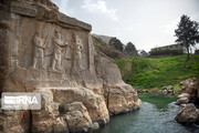 Taq-e Bostan recibe a los turistas en Noruz
