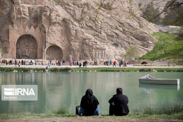 Taq-e Bostan recibe a los turistas en Noruz
