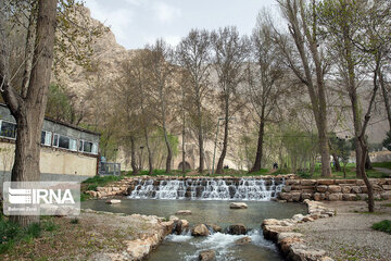 Taq-e Bostan recibe a los turistas en Noruz
