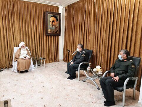 جامعه اسلامی از فتنه ابرقدرت‌ها آگاه شود