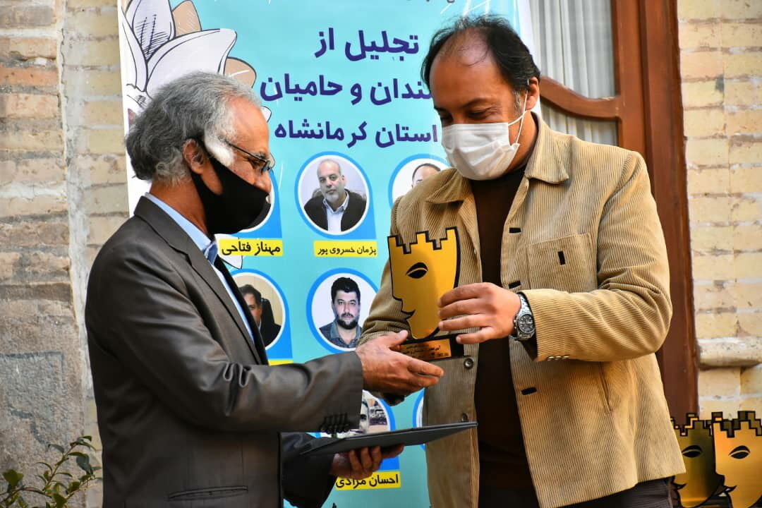 هنرمندان و حامیان تئاتر کرمانشاه تجلیل شدند