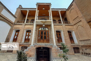 Asef Vaziri Mansion; tourist attraction in western Iran