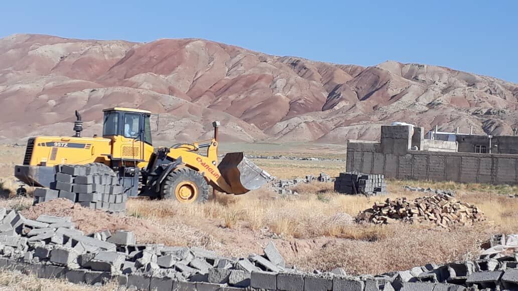 سه مورد ساخت و ساز غیرمجاز در اراضی کشاورزی بوئین زهرا شناسایی شد
