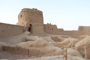 میبد میں واقع "نارین قلعہ" اور "شاہ عباسی" کاروانسرائے پر ایک جھلک