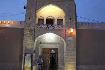 Le caravansérail Shah Abbasi à Meybod de Yazd