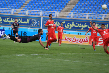 لیگ برتر فوتبال/مسابقه پدیده مشهد و پرسپولیس تهران