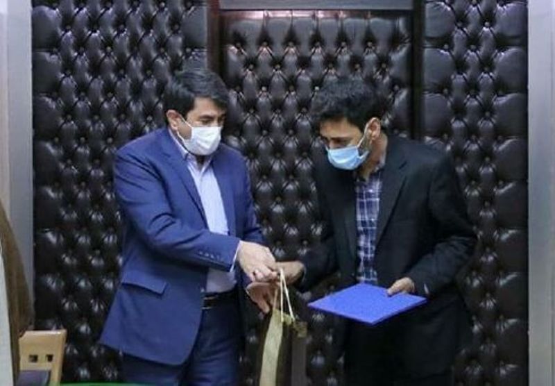 استاندار یزد از جوان فداکار و چهره سال ۹۹ استان تجلیل کرد