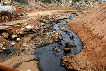 تخلیه پساب‌ های نفتی باعث آلودگی سواحل جزیره خارک شد