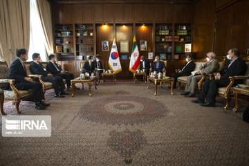 South Korean PM meets with Supreme Leader's advisor; Larijani