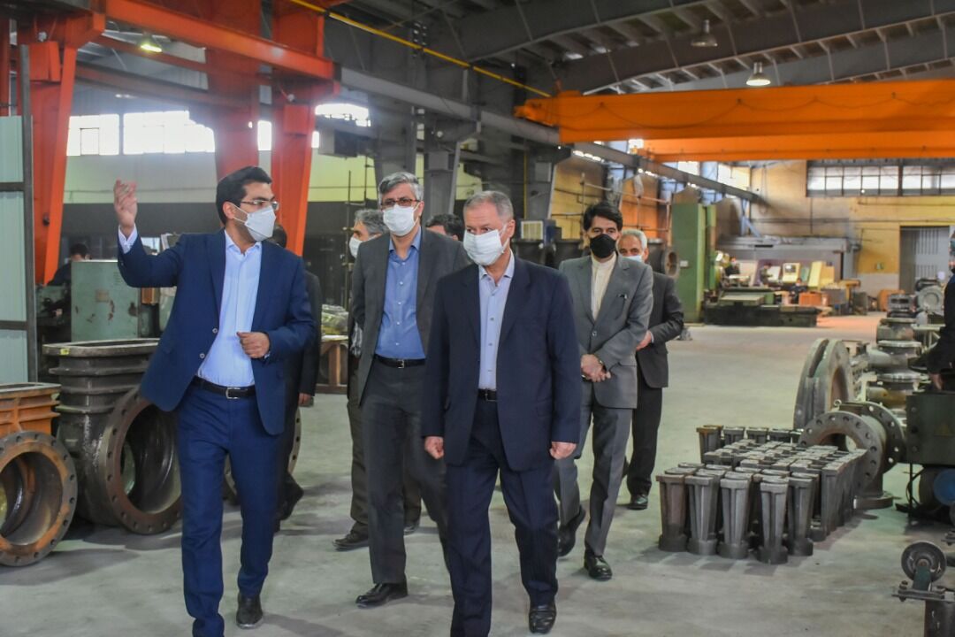 دستگاه‌های اداری و بانک‌ها موانع پیش روی تولید را بردارند