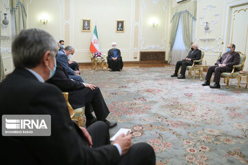 En image, le Chef de la diplomatie russe reçu par le Président Rohani et son homologue iranien