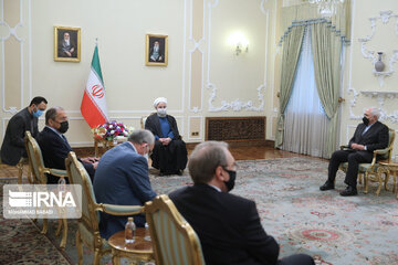 En image, le Chef de la diplomatie russe reçu par le Président Rohani et son homologue iranien