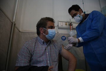 تزریق مرحله پنجم واکسن به کادر درمان در ساری