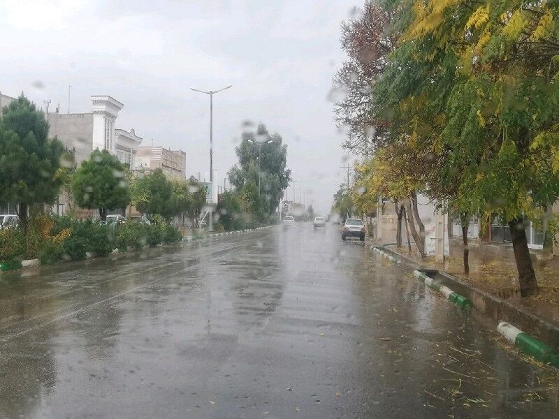 وزش باد شدید و رگبار آسمان قم را فرا می‌گیرد