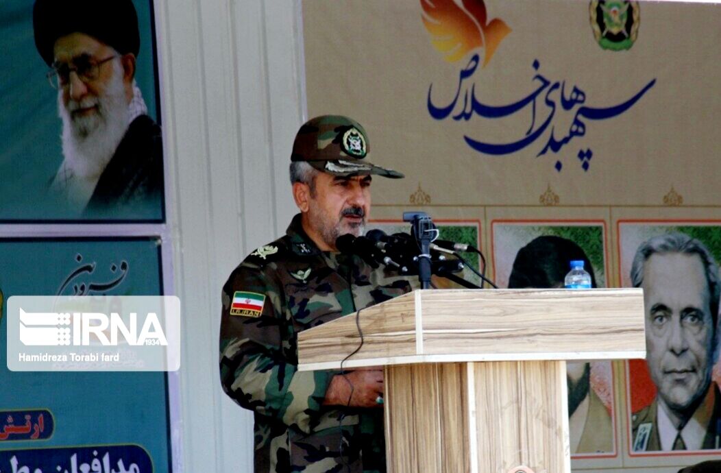 نیروهای مسلح با پشتوانه مردمی اجازه جولان به دشمنان نمی دهند