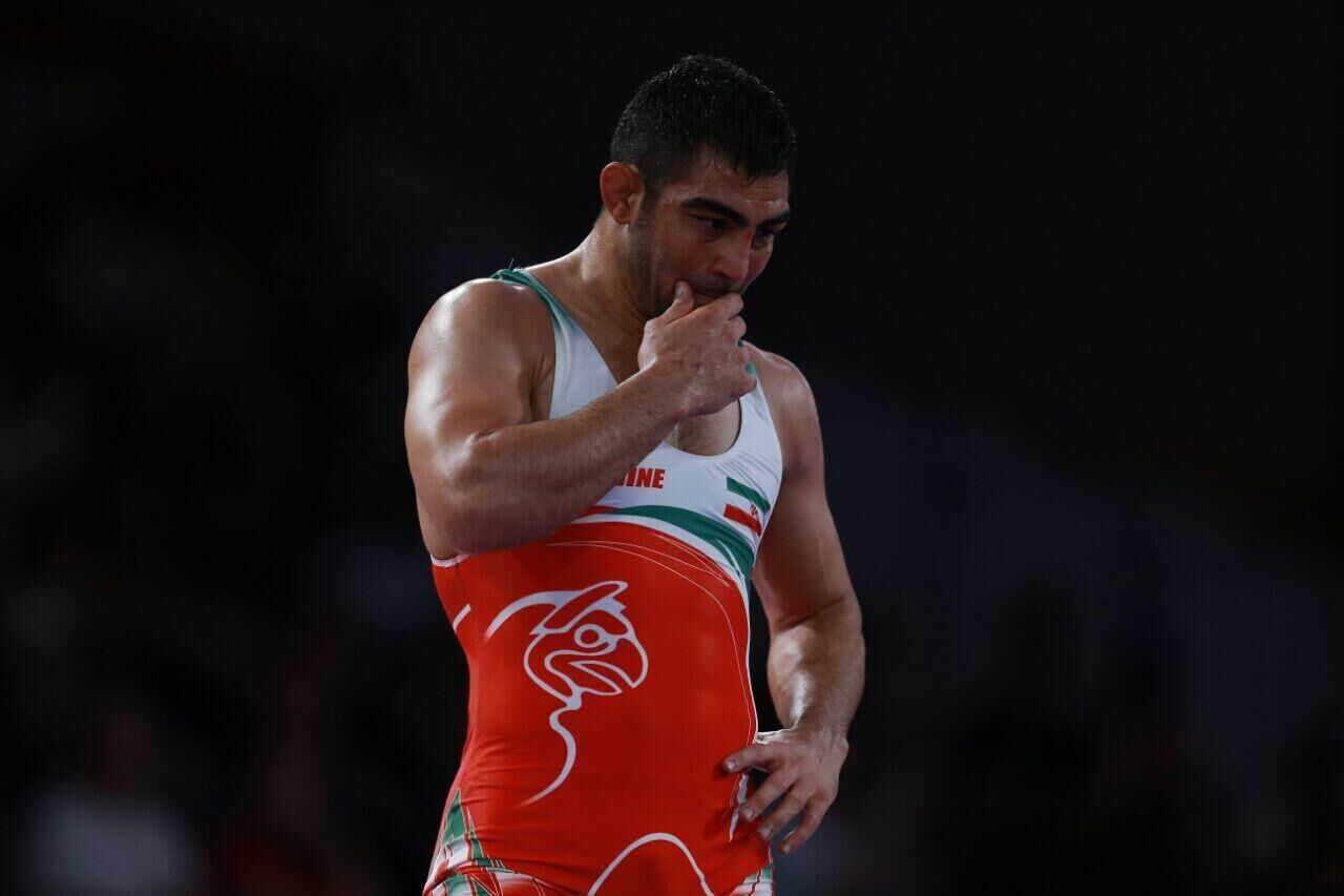 Iranian wrestler wins silver in Asian championship