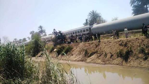 مرگ ۸ نفر و زخمی شدن حدود ۱۰۰ نفر در حادثه واژگونی قطار