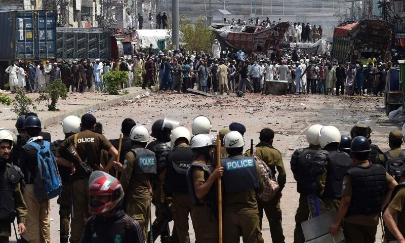 جنجال بر سر اعتراضات یک گروه مذهبی در پاکستان بالا گرفت