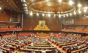 مجلس پاکستان تکلیف ماندن یا اخراج سفیر فرانسه را روشن می‌کند