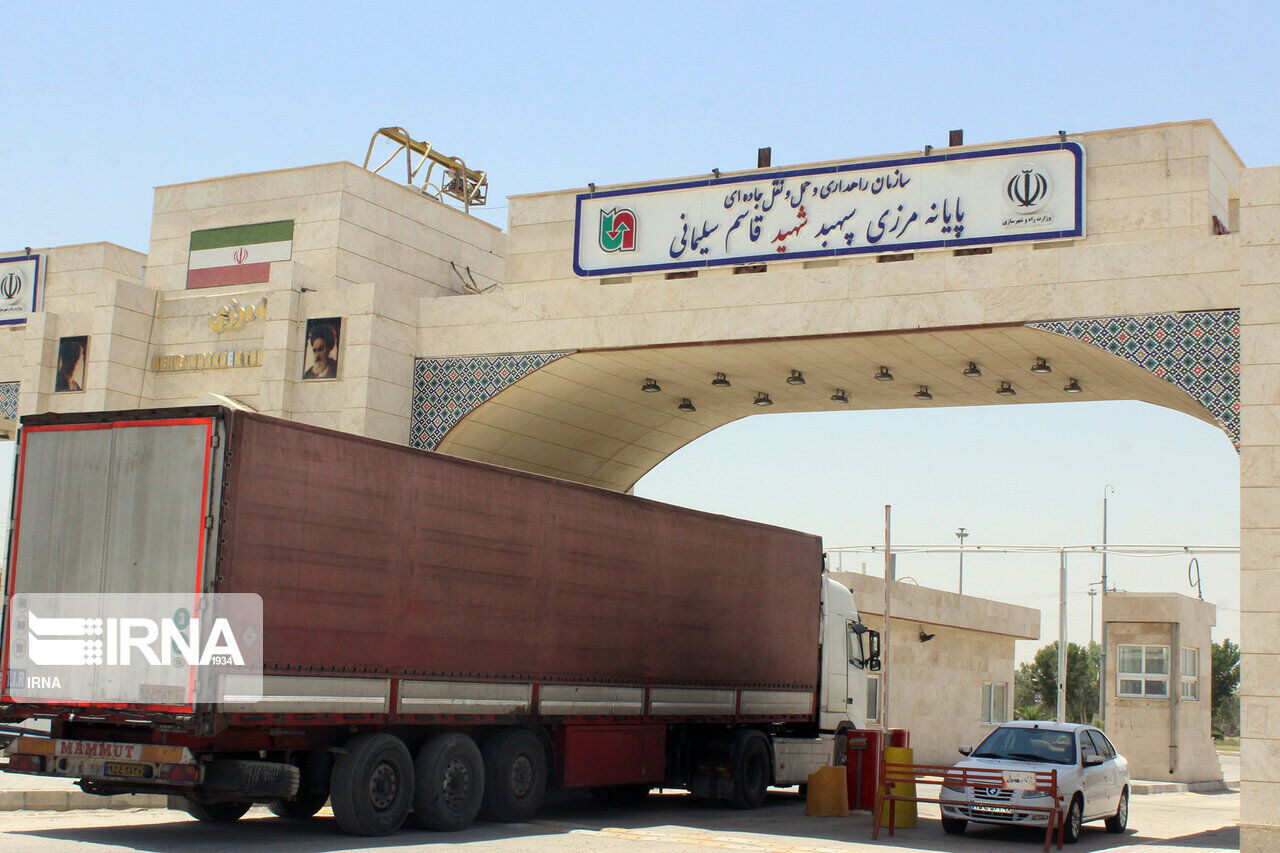 Iran exports $53m goods to Iraq via Mehran customs in Farvaedin