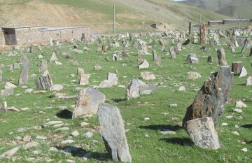 آرامستان تاریخی روستایی "خرخره" بوکان  چشم انتظار ثبت ملی