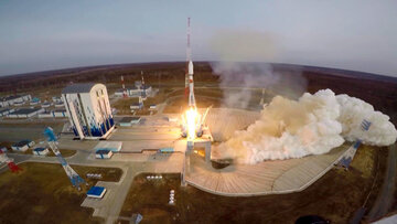 روسیه همزمان ۳۶ ماهواره انگلیس را به فضا پرتاب کرد