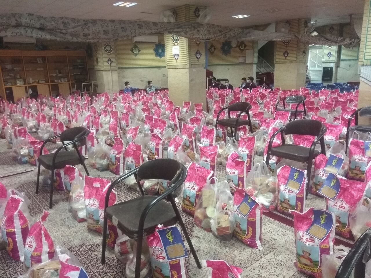  یک هزار بسته معیشتی در ساوه توزیع شد