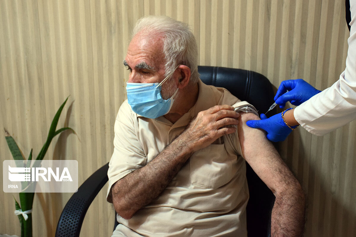 بیش از هزار شهروند بالای ۸۰ سال در اشنویه واکسینه می شوند