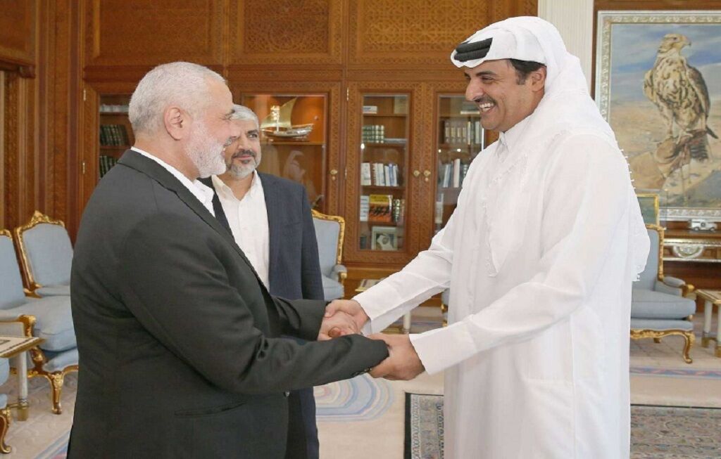 سفر هنیه به قطر در پی تصمیم محمود عباس برای تعویق انتخابات فلسطین  