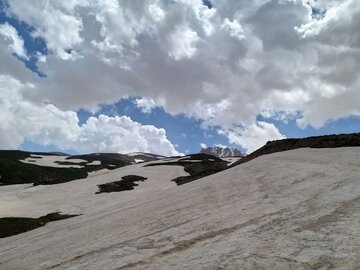 Iran : le mariage de l’hiver et du printemps dans les contreforts des montagnes « Margavar » à Urmia au nord-ouest