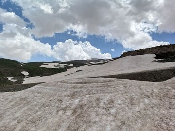 Iran : le mariage de l’hiver et du printemps dans les contreforts des montagnes « Margavar » à Urmia au nord-ouest