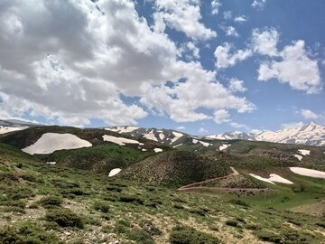 Iran : le mariage de l’hiver et du printemps dans les contreforts des montagnes « Margavar » à Urmia au nord-ouest