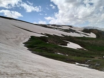 Iran : le mariage de l’hiver et du printemps dans les contreforts des montagnes « Margavar » à Urmia au nord-ouest