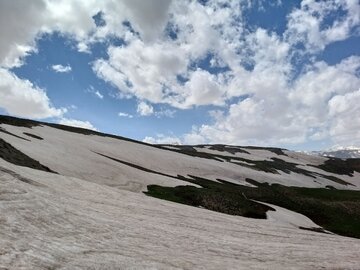 Iran : le mariage de l’hiver et du printemps dans les contreforts des montagnes « Margavar » à Urmia au nord-ouest