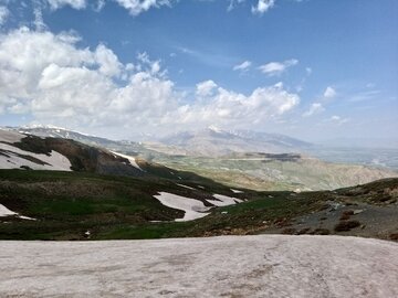 Iran : le mariage de l’hiver et du printemps dans les contreforts des montagnes « Margavar » à Urmia au nord-ouest