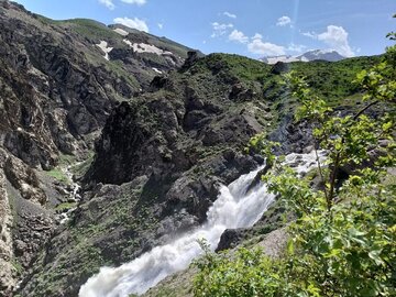 Iran : le mariage de l’hiver et du printemps dans les contreforts des montagnes « Margavar » à Urmia au nord-ouest