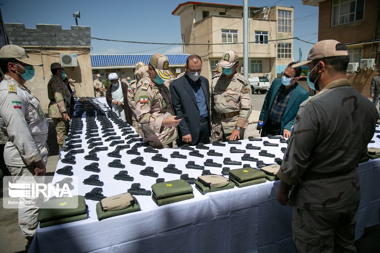 Iran arrests three arms trafficking gangs