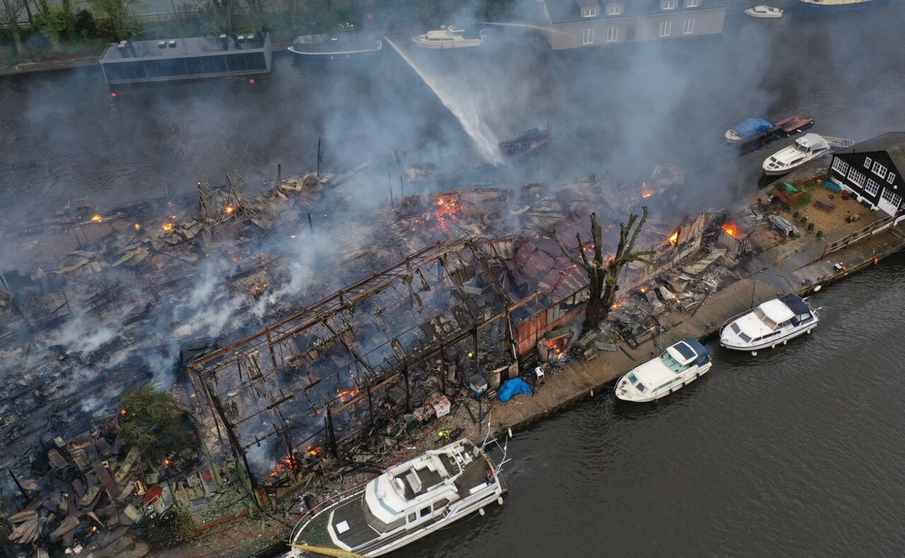 آتش‌سوزی مهیب کنار رودخانه تایمز لندن خسارت برجای گذاشت