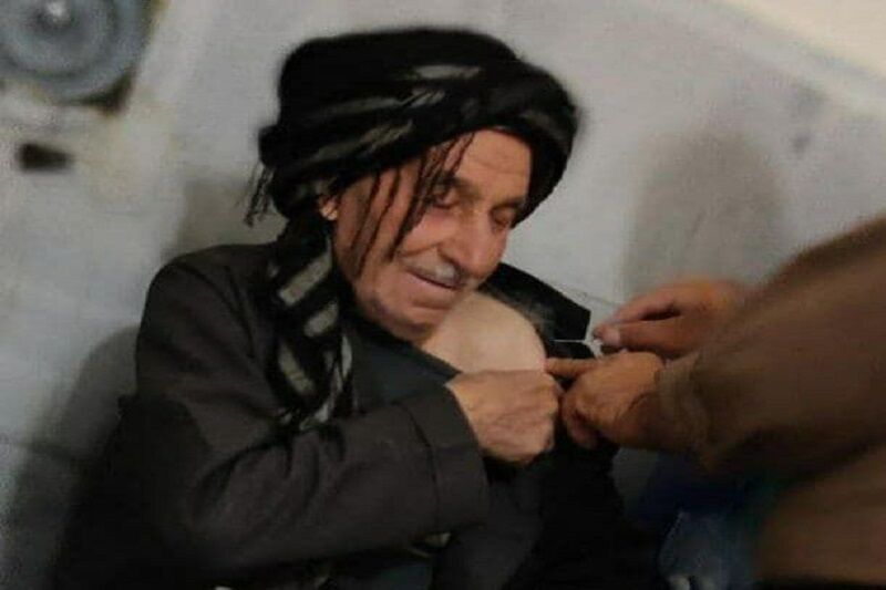 پیرمرد 120 ساله سقزی واکسن کرونا دریافت کرد
