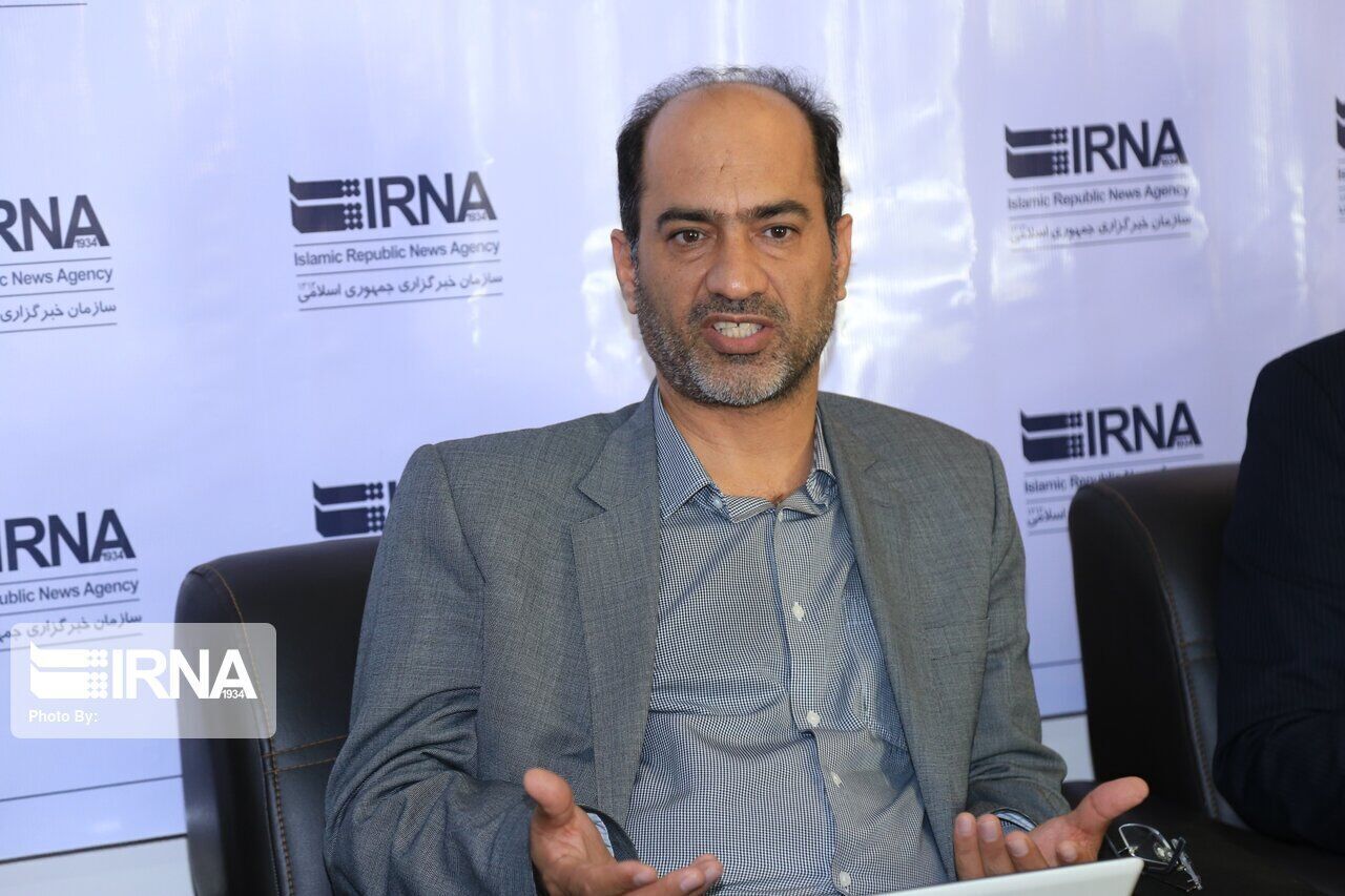 دانشجویان برای مفید بودن در جامعه تلاش کنند