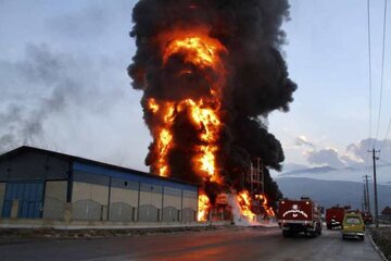 آتش سوزی در کارخانه آسفالت الیگودرز مهار شد