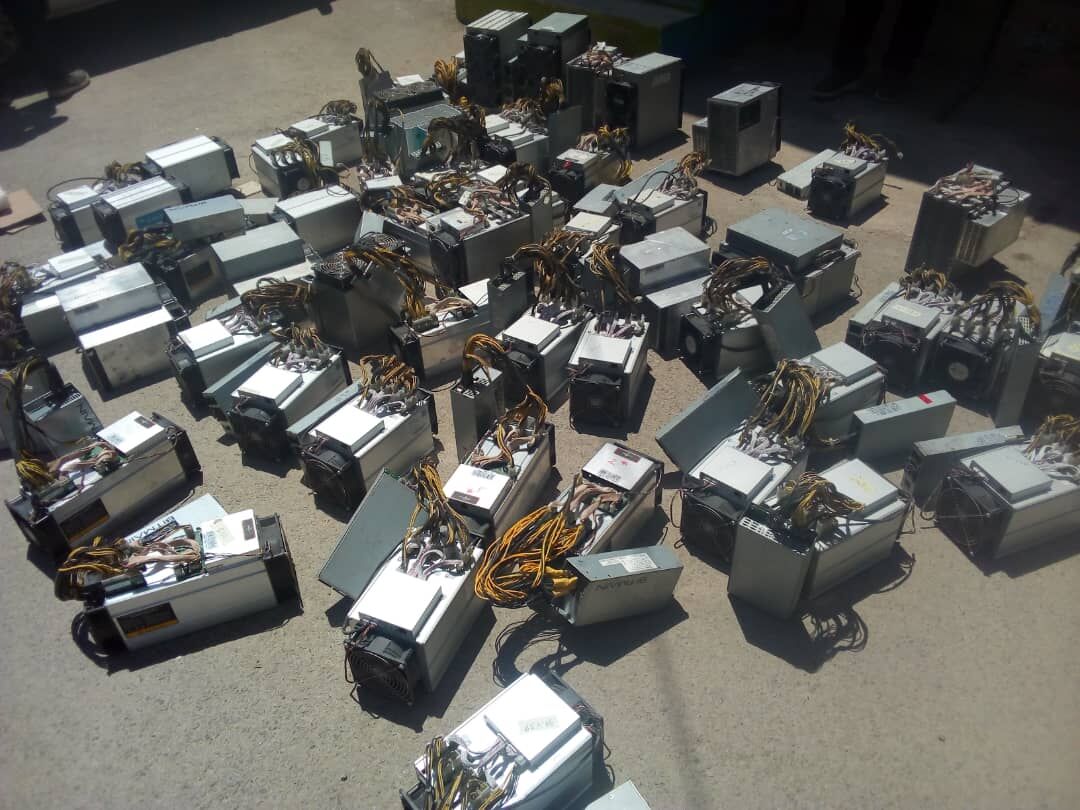 فرمانده انتظامی کاشان: بیش از ۱۰۰ دستگاه ماینر در نیروگاه برق کشف شد