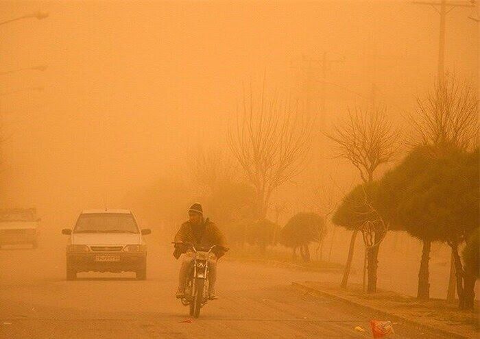 گرد و غبار ادارات کرمان را به تعطیلی کشاند 