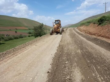 تداوم عملیات بهسازی راه‌های روستایی در آذربایجان غربی